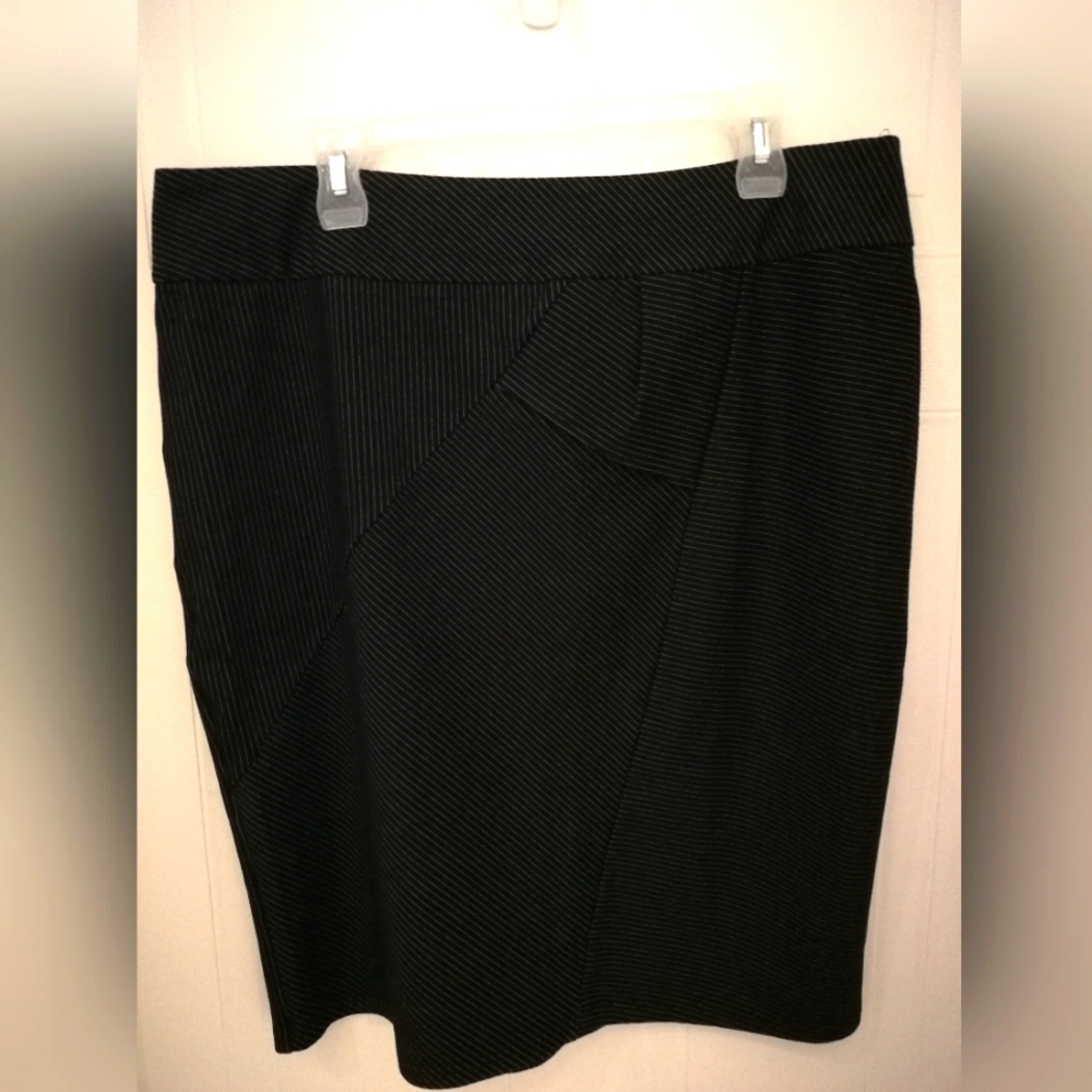 Black white striped stretch pencil skirt with back zipper